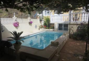 Finca Cortez Apartment 2 allows 18 year olds to book a room