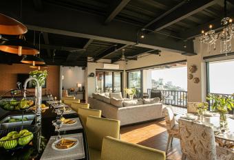 Pinnacle Resorts 179 - Adults Only allows 18 year olds to book a room