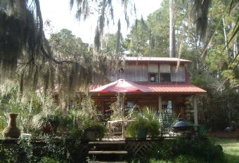 Camp Nina: A great view! allows 18 year olds to book a room