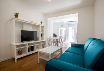 Le patio du 4  me allows 18 year olds to book a room