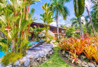 Hotel Banana Azul - Adults Only allows 18 year olds to book a room