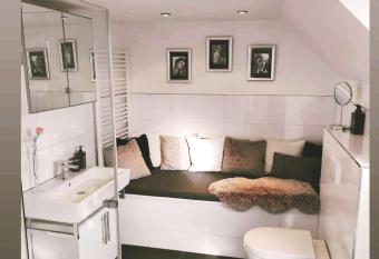 Pf  lzer Herzel allows 18 year olds to book a room