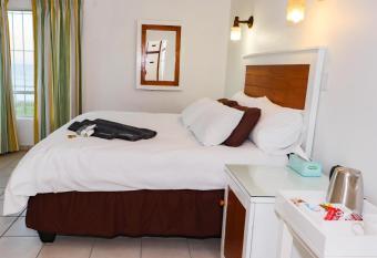 Black Rock Lodge has Balcony rooms