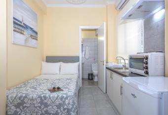 Doritas Studio in Corfu Old Town allows 18 year olds to book a room
