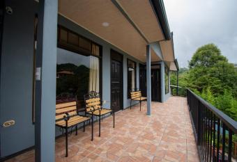 Cabinas Eddy B&B has Balcony rooms