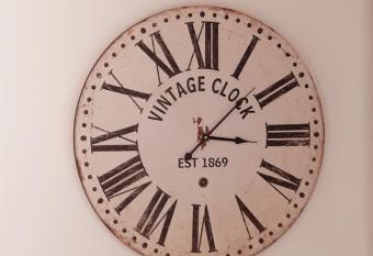 Allegria Nimes Chambre Deluxe Spa allows 18 year olds to book a room