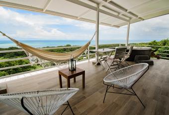 Funky Monkey Lodge has Balcony rooms