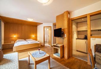 Moosmair Ferienwohnung 2 has Balcony rooms