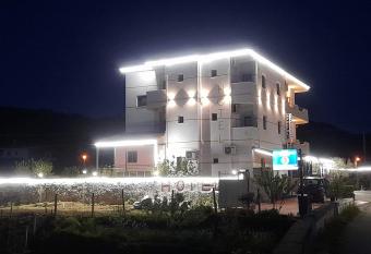 Hotel Apostoli has Balcony rooms