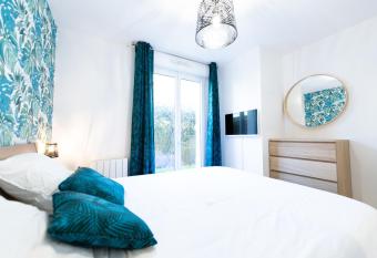 Suite Tropical Disneyland Paris - Jardin priv   ! allows 18 year olds to book a room