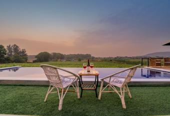 SaffronStays Onellaa, Nashik - infinity pool villa surrounded by a vineyard has Balcony rooms