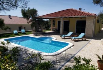 Villa Paula has Balcony rooms