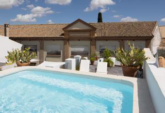 MDD4 Health Experience Hotel - Adults Only allows 18 year olds to book a room