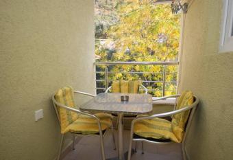 BMV room for 2-3 with greenery view has Balcony rooms