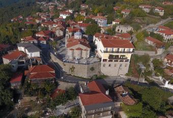 Hotel Isaraiko Spiti Agia Theodora has Balcony rooms