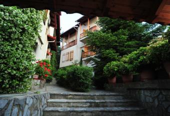 Guesthouse Papanikolaou allows 18 year olds to book a room