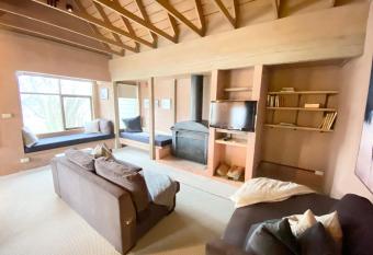 Snowgums 10 allows 18 year olds to book a room