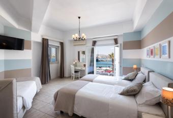 Hotel Oasis has Balcony rooms