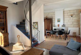 Beautiful House With Garden In Avignon has Balcony rooms