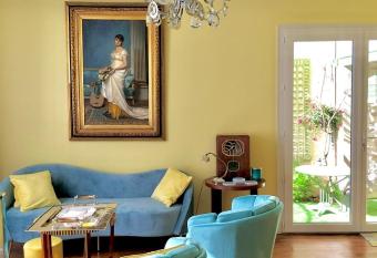 Le 1930, chambres d   h  tes de charme allows 18 year olds to book a room