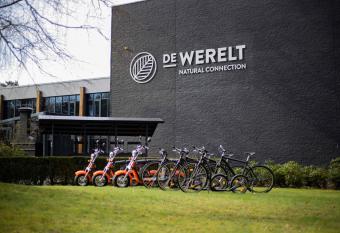 Hotel de Werelt allows 18 year olds to book a room