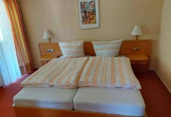 Gasthof Restaurant Jamas has Balcony rooms