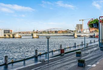 Grannys Harbour View - 1st floor allows 18 year olds to book a room