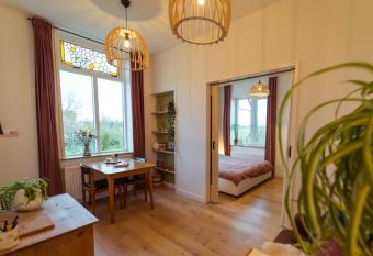 Huisje op Bioboerderij, kust, polder en rust has Balcony rooms