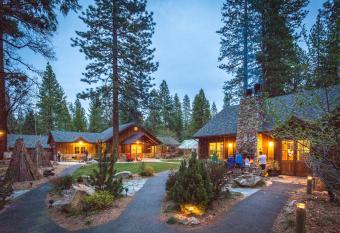 Evergreen Lodge Yosemite allows 18 year olds to book a room