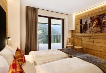 Archehof Hochzirm Lodge Anna has Balcony rooms