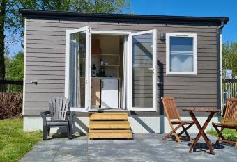Mini-chalet - Vakantiepark  t Urkerbos has Balcony rooms