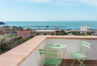 Terramare Guesthouse has Balcony rooms