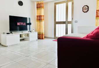 Domus Aurea - Appartamento intero ed indipendente con giardino has Balcony rooms