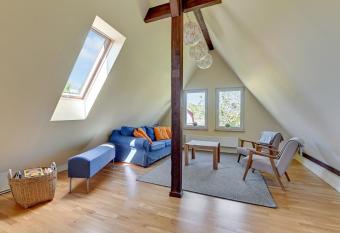 Grand Apartments - Baltic Attic Classic Loft in Sopot allows 18 year olds to book a room