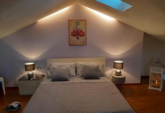 Home Holiday 304 allows 18 year olds to book a room