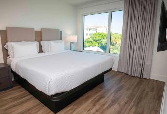 The Avalon Club has Balcony rooms