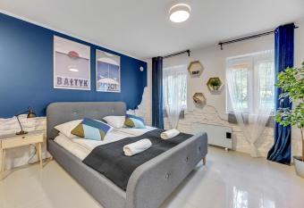 Apartamenty przy Helskiej - Basement - Przyziemie allows 18 year olds to book a room