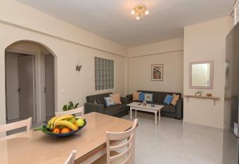 Sweet retreat has Balcony rooms