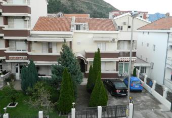 Mena apartmani has Balcony rooms