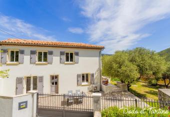 Gorgeous 3 bedroom house with AC and garden - Dodo et Tartine has Balcony rooms