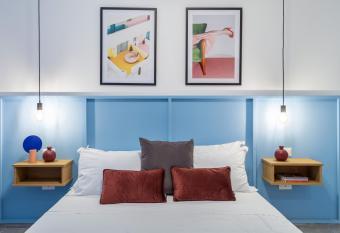 Stylish loft in the city center allows 18 year olds to book a room