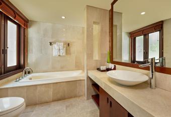 The Furama 5-Star Standard Resort In Danang Own The Sea has rooms with a private hot tub