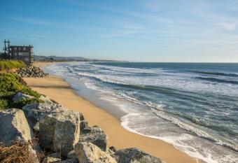 Beach Villa Home - Walk to Beaches Trails Restaurants Activities & more has Balcony rooms