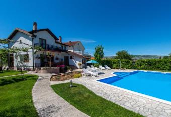 Frida Luxury Beachfront villa has Balcony rooms