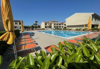 APARTAMENT WITH SWIMMING POOL has Balcony rooms