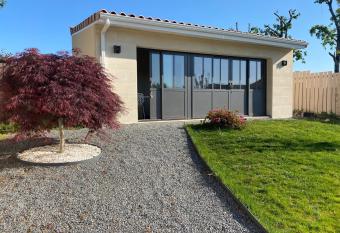 Atelier de Tony et Marie allows 18 year olds to book a room