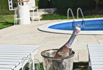 Green House Pool Apartments allows 18 year olds to book a room