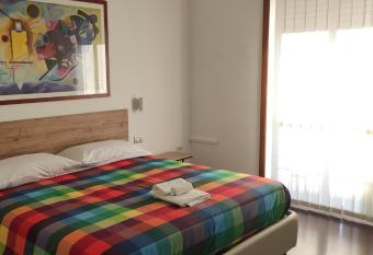 COSENZAGUESTHOUSE has Balcony rooms