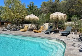 La Maison Perch  e has Balcony rooms