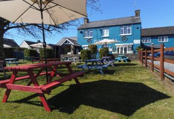 parsonage farm inn allows 18 year olds to book a room